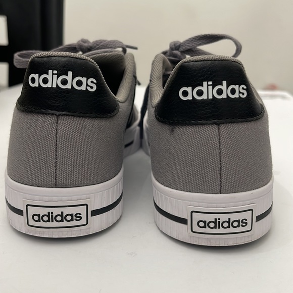 ADIDAS DAILY DOVE GREY 3.0 CASUAL SNEAKERS MENS-BOYS SIZE 6.5. WOMANS SIZE 8 - Picture 3 of 16